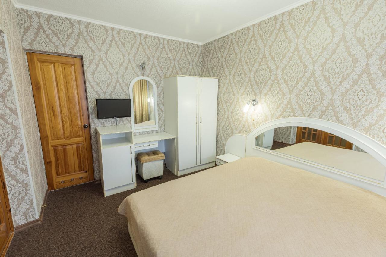 Hotel Mir Kiev Esterno foto